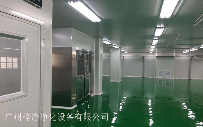 風淋室在緩沖間的正確放置位置對于潔凈室的整體效果至關(guān)重要。 風淋室在緩沖間的正確放置位置對于潔凈室的整體效果至關(guān)重要。