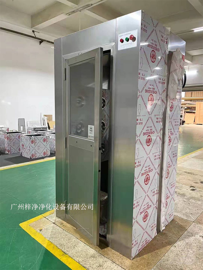 風淋室是潔凈室中用于人員凈化的重要裝置。