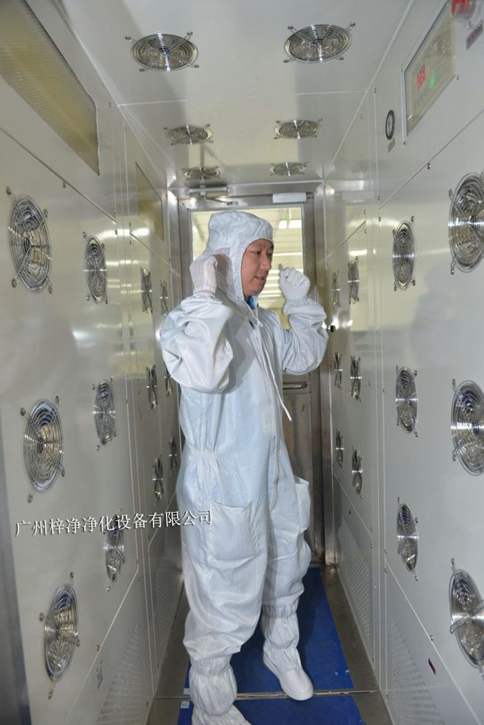 操作人員應嚴格按照風淋室的工作流程進行操作,不可隨意更改順序。 操作人員應嚴格按照風淋室的工作流程進行操作,不可隨意更改順序。