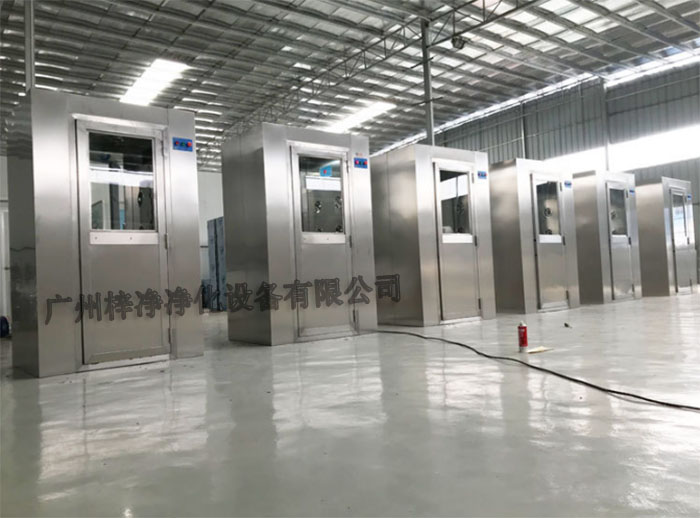 定期對(duì)風(fēng)淋室內(nèi)外進(jìn)行清潔 定期對(duì)風(fēng)淋室內(nèi)外進(jìn)行清潔