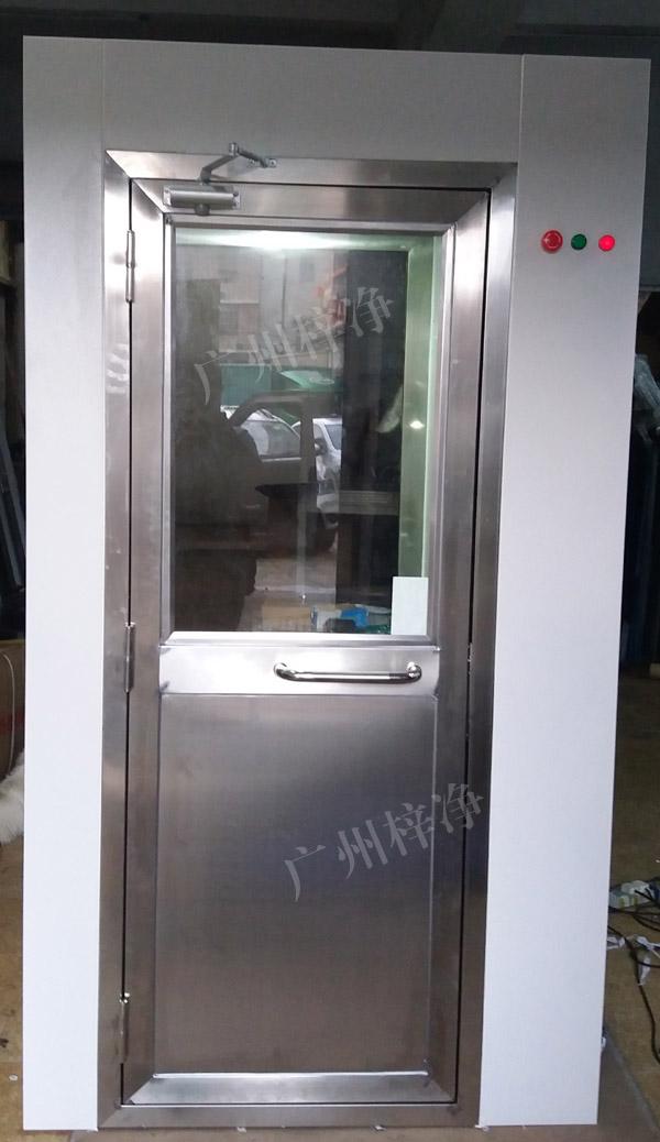 ZJ-AAS-1200-1型風(fēng)淋室 ZJ-AAS-1200-1型風(fēng)淋室通過人數(shù)為1-2人每次